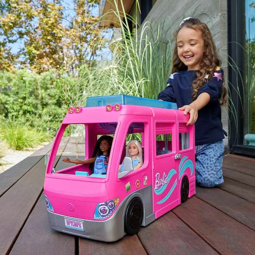 Barbie Camper Playset, Dreamcamper Toy Vehicle with 60 Accessories ...