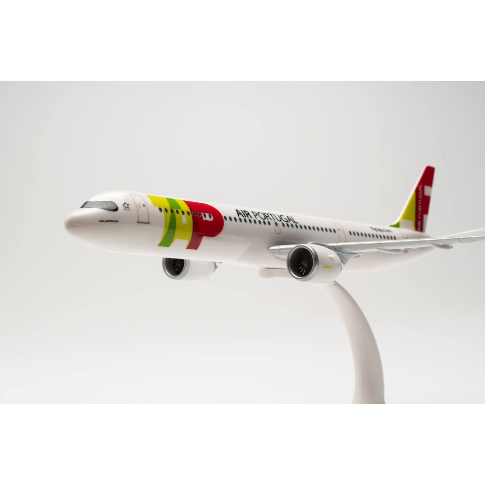 Herpa - TAP Air Portugal Airbus A321LR 1:200 - Image 3