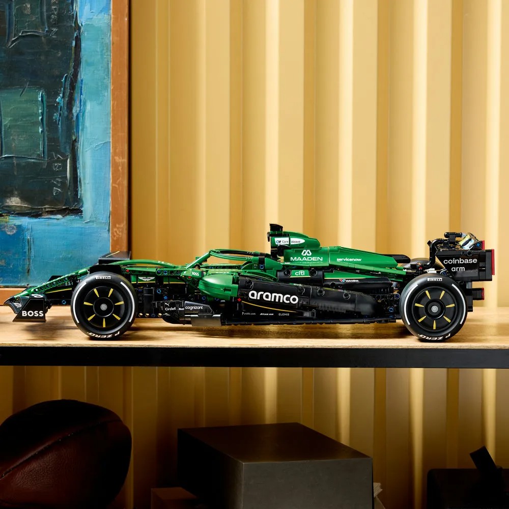 Lego 42240 Technic Aston Martin Aramco AMR25 F1® Car - Image 3