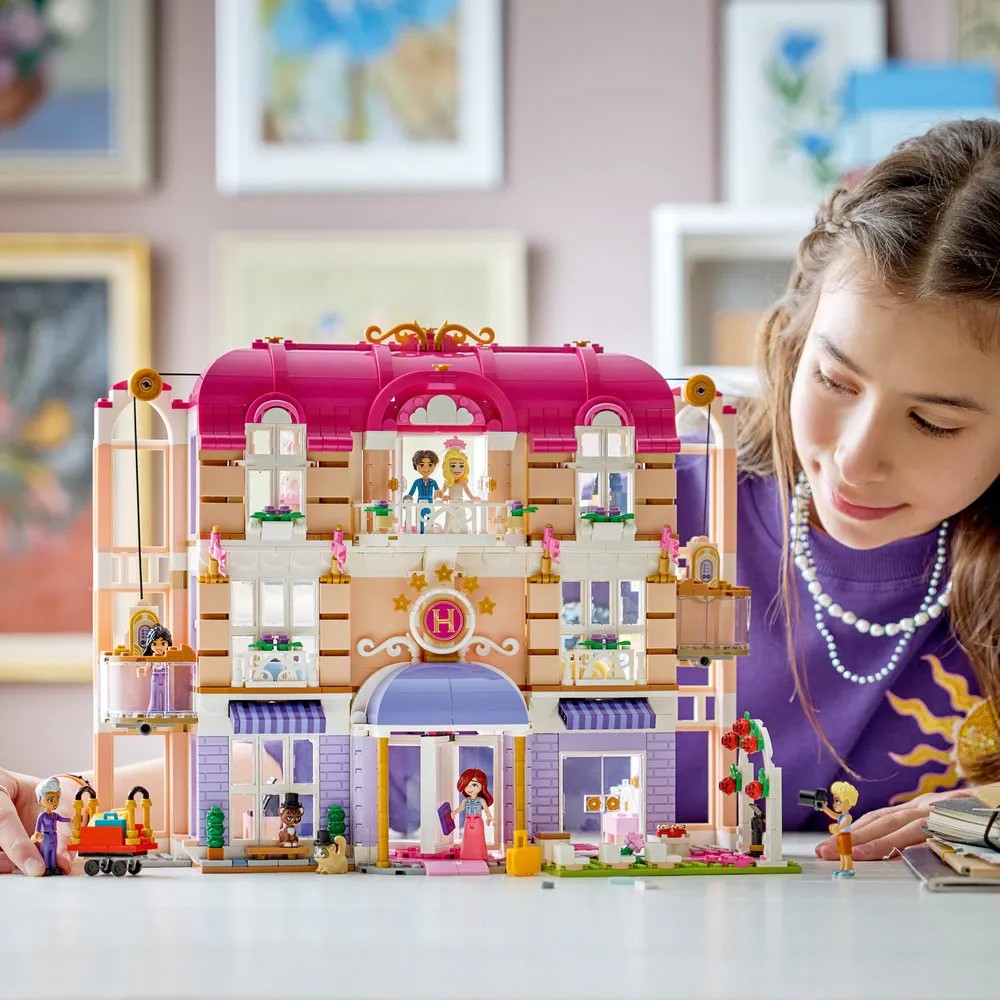 Lego 42704 Friends Heartlake City Grand Hotel - Image 3